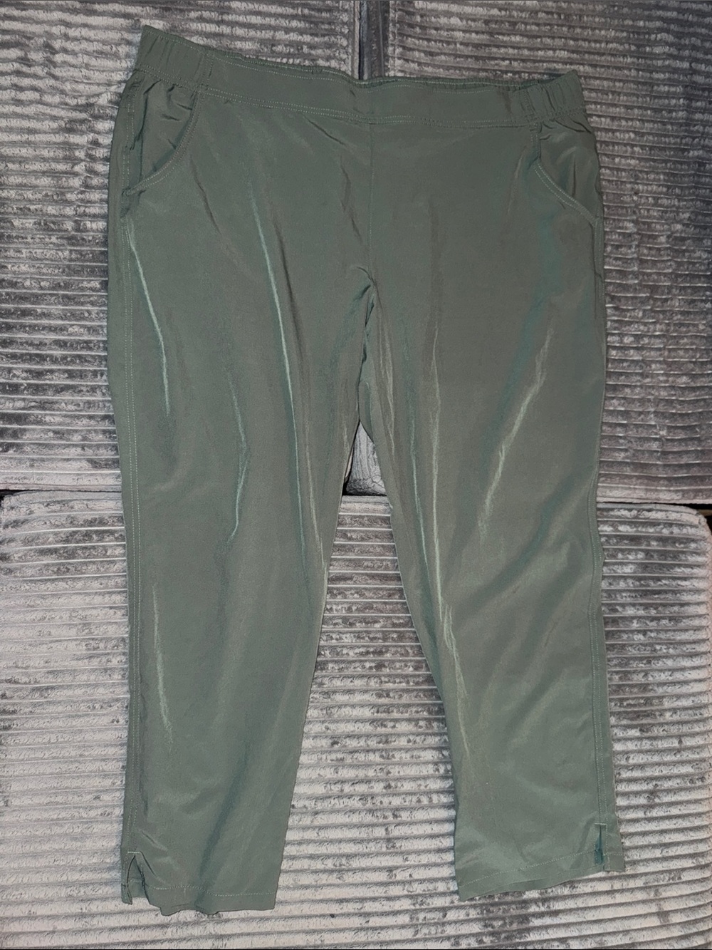 Eddie Bauer Olive Green Pull-On Cropped Pants